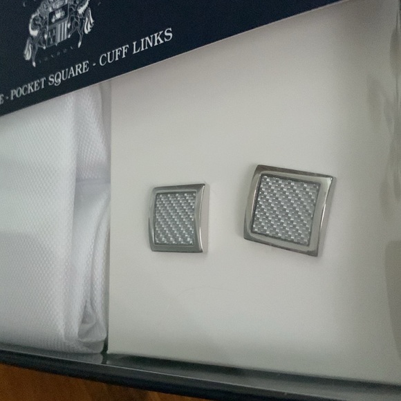 SAVILE ROW Gift Set - Blue Bow Tie- Pocket Square- Silver Cuff Links - Picture 3 of 5